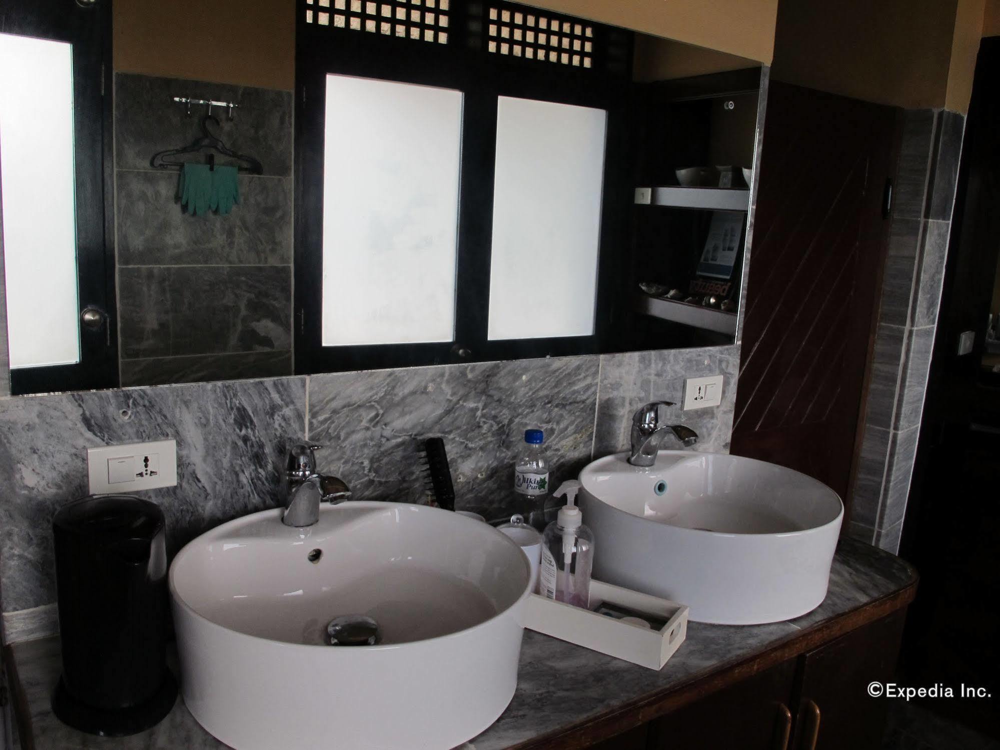 פוארטו גאלרה Utopia Resort & Spa מראה חיצוני תמונה